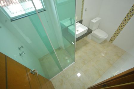 Casa para alugar com 220m², 3 quartos e 4 vagasBanheiro social 