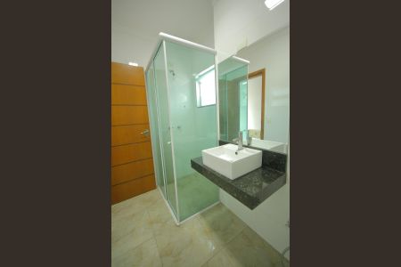 Casa para alugar com 220m², 3 quartos e 4 vagasBanheiro social 