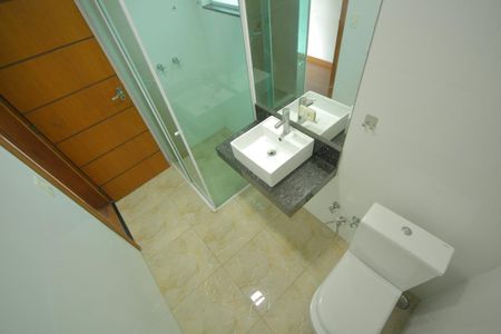 Casa para alugar com 220m², 3 quartos e 4 vagasBanheiro social 