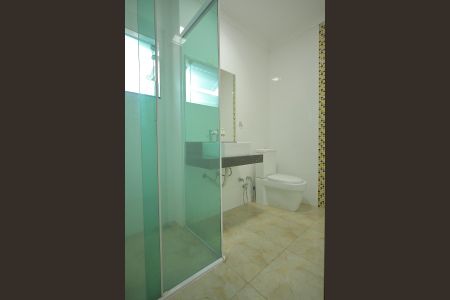 Casa para alugar com 220m², 3 quartos e 4 vagasBanheiro social 