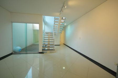 Casa para alugar com 220m², 3 quartos e 4 vagasSala