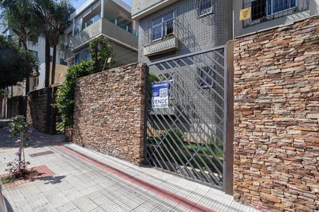 Apartamento à venda com 85m², 3 quartos e 2 vagasFachada