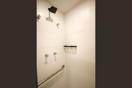 Banheiro de kitnet/studio para alugar com 1 quarto, 40m² em Santo Amaro, São Paulo