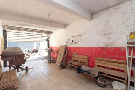 Garagem de casa à venda com 3 quartos, 250m² em Furnas, São Paulo