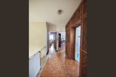 Casa à venda com 266m², 3 quartos e 7 vagas Casa à venda com 266m², 3 quartos e 7 vagasCorredor - Quartos