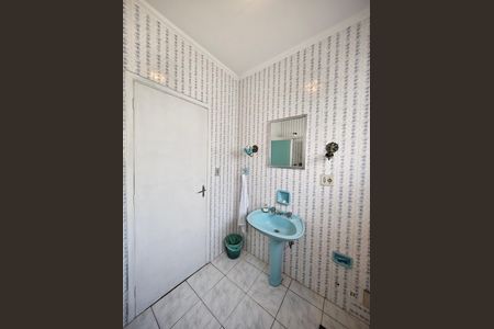 Casa à venda com 266m², 3 quartos e 7 vagas Casa à venda com 266m², 3 quartos e 7 vagasBanheiro Social
