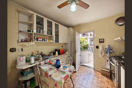 Casa à venda com 266m², 3 quartos e 7 vagas Casa à venda com 266m², 3 quartos e 7 vagasCozinha