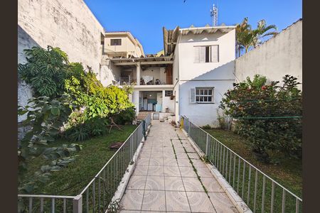 Casa à venda com 266m², 3 quartos e 7 vagas Casa à venda com 266m², 3 quartos e 7 vagasQuintal