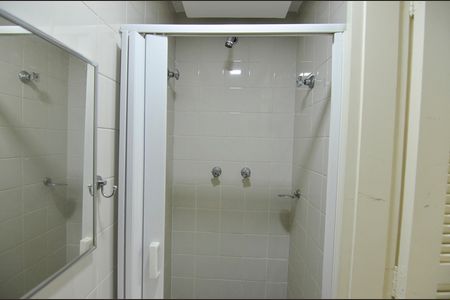 Apartamento à venda com 135m², 3 quartos e 2 vagas Apartamento à venda com 135m², 3 quartos e 2 vagasBanheiro de Serviço