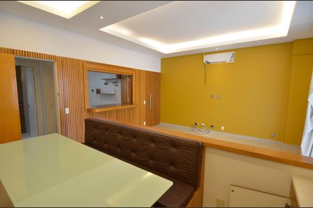 Apartamento à venda com 135m², 3 quartos e 2 vagas Apartamento à venda com 135m², 3 quartos e 2 vagasSala