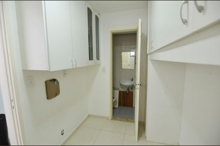 Apartamento à venda com 135m², 3 quartos e 2 vagas Apartamento à venda com 135m², 3 quartos e 2 vagasQuarto de Serviço