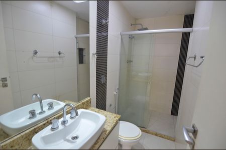 Apartamento à venda com 135m², 3 quartos e 2 vagas Apartamento à venda com 135m², 3 quartos e 2 vagasBanheiro da Suíte