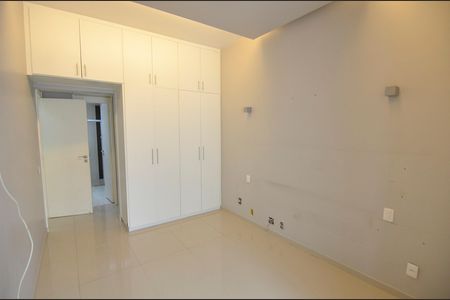Apartamento à venda com 135m², 3 quartos e 2 vagas Apartamento à venda com 135m², 3 quartos e 2 vagasSuíte