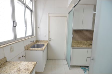 Apartamento à venda com 135m², 3 quartos e 2 vagas Apartamento à venda com 135m², 3 quartos e 2 vagasÁrea de Serviço