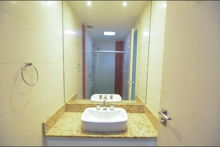 Apartamento à venda com 135m², 3 quartos e 2 vagas Apartamento à venda com 135m², 3 quartos e 2 vagasBanheiro Social