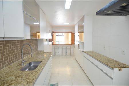 Apartamento à venda com 135m², 3 quartos e 2 vagas Apartamento à venda com 135m², 3 quartos e 2 vagasCozinha