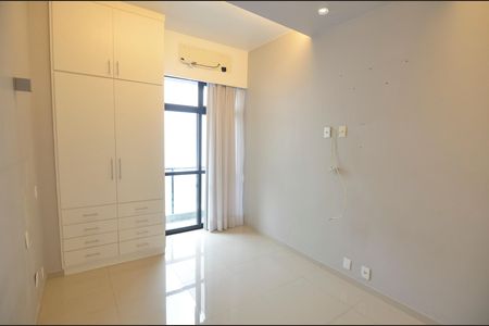 Apartamento à venda com 135m², 3 quartos e 2 vagas Apartamento à venda com 135m², 3 quartos e 2 vagasSuíte