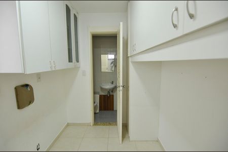 Apartamento à venda com 135m², 3 quartos e 2 vagas Apartamento à venda com 135m², 3 quartos e 2 vagasQuarto de Serviço