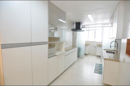 Apartamento à venda com 135m², 3 quartos e 2 vagas Apartamento à venda com 135m², 3 quartos e 2 vagasCozinha