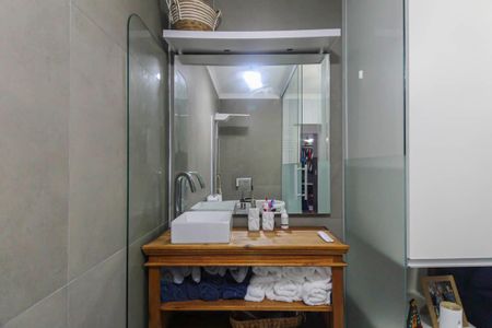 Banheiro da Suíte de casa à venda com 3 quartos, 90m² em Jardim Nove de Julho, São Paulo