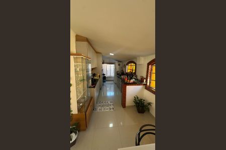 Sala de casa de condomínio à venda com 3 quartos, 200m² em Santa Tereza, Porto Alegre