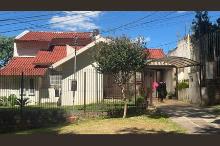 Casa de condomínio à venda com 200m², 3 quartos e 2 vagas Casa de condomínio à venda com 200m², 3 quartos e 2 vagasFachada