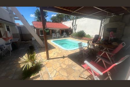 Casa de condomínio à venda com 200m², 3 quartos e 2 vagas Casa de condomínio à venda com 200m², 3 quartos e 2 vagasPiscina