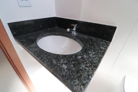Banheiro Social de apartamento para alugar com 2 quartos, 58m² em Jardim Patricia, Uberlândia