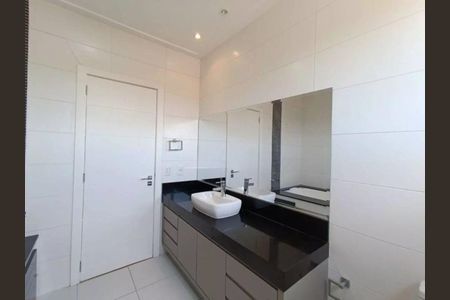 Casa de condomínio para alugar com 254m², 3 quartos e 4 vagasBanheiro 5