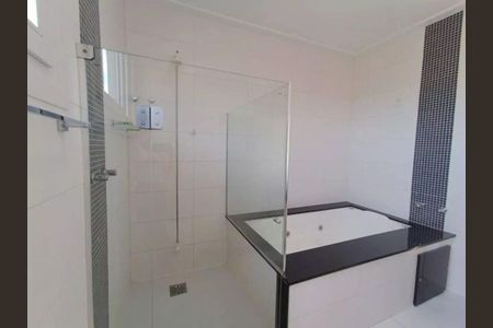 Casa de condomínio para alugar com 254m², 3 quartos e 4 vagasBanheiro 5