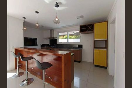 Casa de condomínio para alugar com 254m², 3 quartos e 4 vagasCozinha