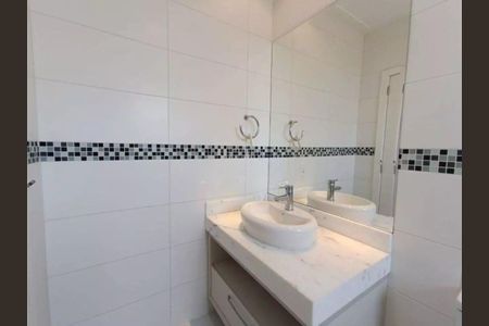 Casa de condomínio para alugar com 254m², 3 quartos e 4 vagasBanheiro 2