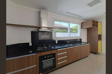Casa de condomínio para alugar com 254m², 3 quartos e 4 vagasCozinha