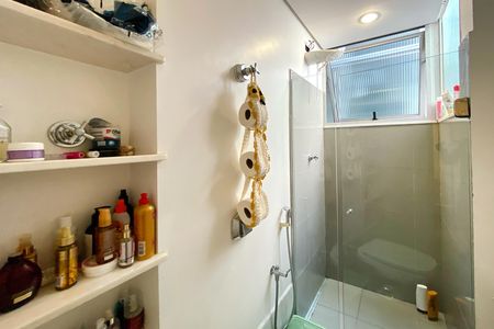 Banheiro de apartamento à venda com 3 quartos, 96m² em Santo Antônio, Belo Horizonte