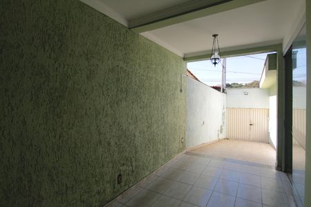 Garagem de casa para alugar com 4 quartos, 174m² em Maria Helena, Belo Horizonte