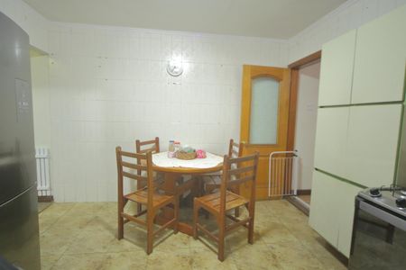 Casa para alugar com 150m², 3 quartos e 2 vagasCozinha 