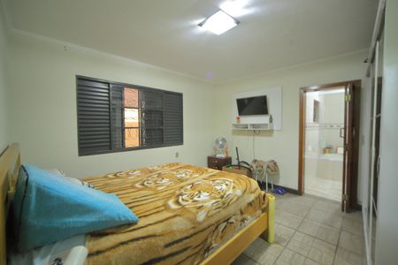 Casa para alugar com 150m², 3 quartos e 2 vagasSuíte 