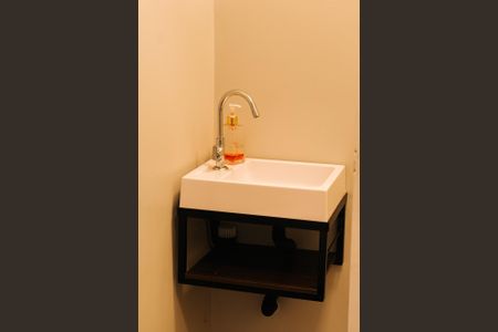 Apartamento para alugar com 130m², 4 quartos e sem vaga Apartamento para alugar com 130m², 4 quartos e sem vagaBanheiro 2