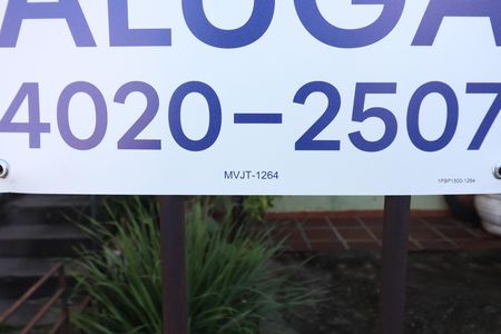 Placa  de casa para alugar com 1 quarto, 55m² em Pestana, Osasco