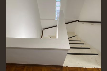 Escada de casa à venda com 3 quartos, 170m² em Vila Yara, Osasco