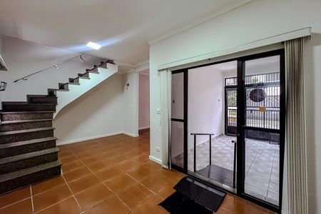 Casa para alugar com 3 quartos, 120m² em Vila Santo Estevão, São Paulo