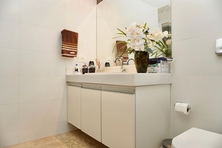 Apartamento para alugar com 125m², 4 quartos e 2 vagas Apartamento para alugar com 125m², 4 quartos e 2 vagasBanheiro da Suíte