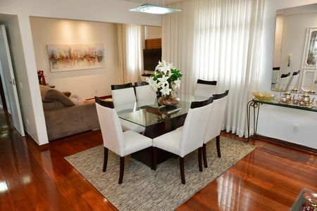 Apartamento para alugar com 125m², 4 quartos e 2 vagas Apartamento para alugar com 125m², 4 quartos e 2 vagasSala
