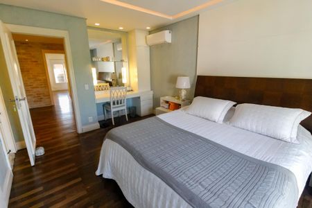 Casa de condomínio à venda com 460m², 4 quartos e 4 vagasSuíte 3