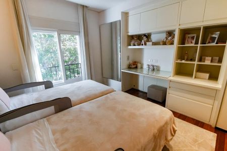 Casa de condomínio à venda com 460m², 4 quartos e 4 vagasSuíte 2