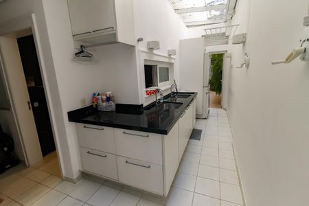 Casa de condomínio à venda com 460m², 4 quartos e 4 vagasÁrea de Serviço