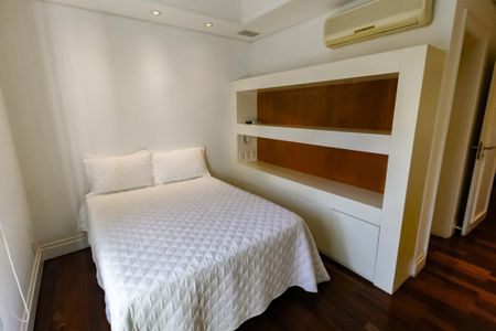 Casa de condomínio à venda com 460m², 4 quartos e 4 vagasSuíte 1
