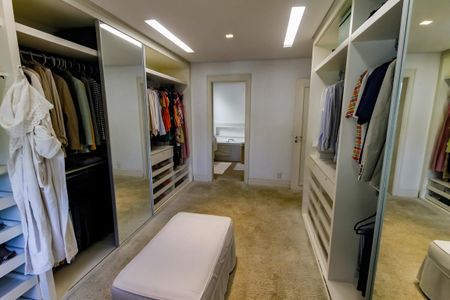 Casa de condomínio à venda com 460m², 4 quartos e 4 vagasCloset da suíte 3