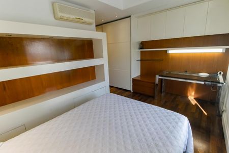 Casa de condomínio à venda com 460m², 4 quartos e 4 vagasSuíte 1