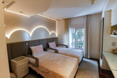 Casa de condomínio à venda com 460m², 4 quartos e 4 vagasSuíte 2